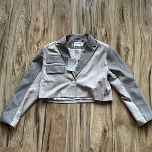 ✨ NWT trendy beige and grey color block Two-Tone Cropped Women's Jacket Large/12
